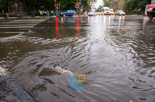Пересечение Можайского и Красногорского шоссе, Ливень 30 июня, дожь, ливень, лужа, потоп