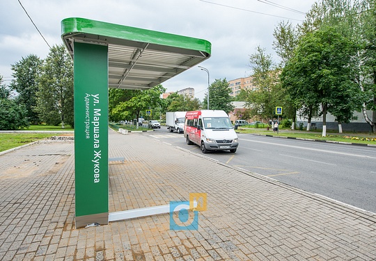 В Одинцово начался монтаж автобусных остановок нового образца, В Одинцово начался монтаж автобусных остановок нового образца