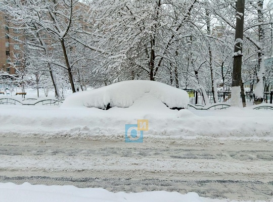 Автомобиль не видно под слоем снега, Верхне-Пролетарская улица, Февраль