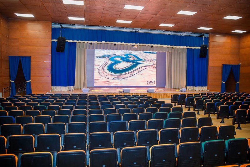 Актовый зал, Спустя три месяца с начала учебного года в Одинцово открывают переполненную пристройку