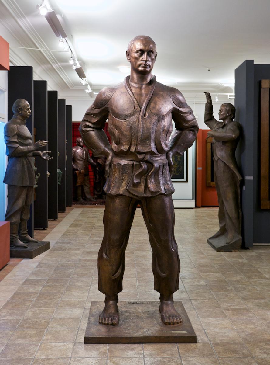 Скульптура Путина Церетели
