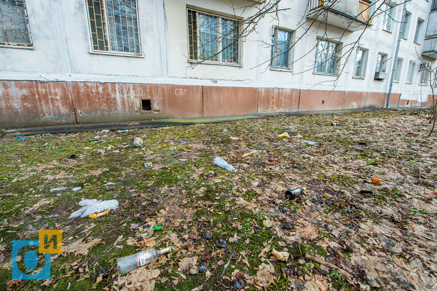 Дворовой проезд определение. Ад во дворе. Состояние дворов. Скандал во дворе барнаул. Печерский проезд смоленск.