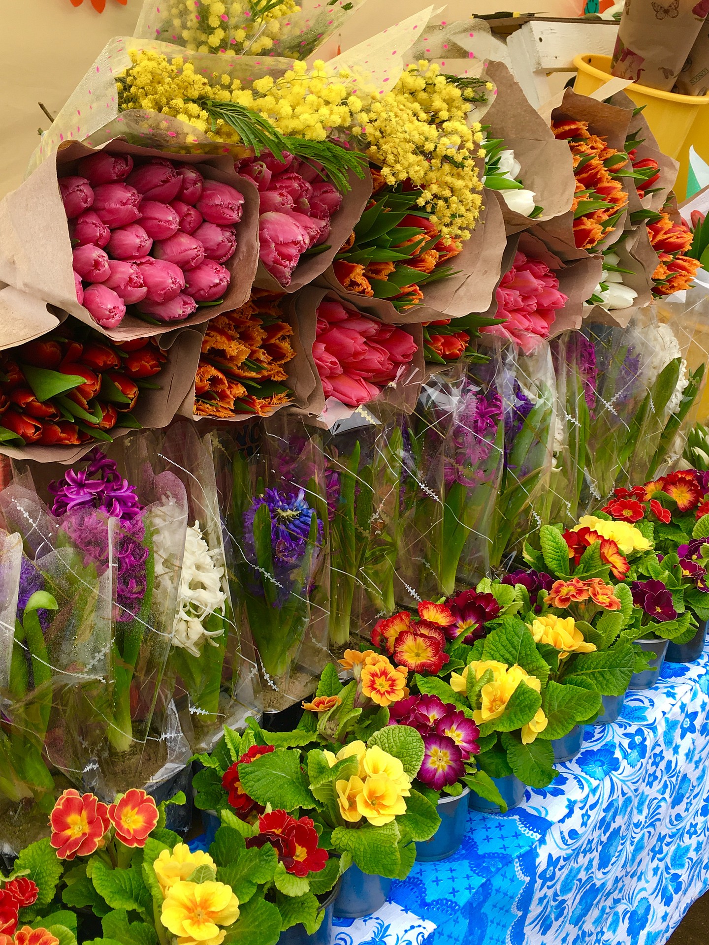 База цветов одинцово. Цветочный рынок. Рижский рынок цветов. Цветочный рынок Адлер. Базар цветов.