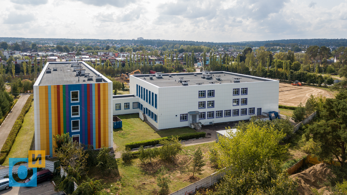 School отзывы. Школа Барвиха Одинцовский район. Барвихинская средняя школа Барвиха поселок. Барвихинская школа СОШ. Барвихинская СОШ Одинцово.