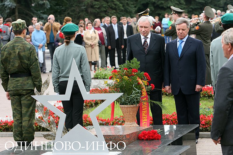 Громовой генерал. Борис Всеволодович Громов - Северная линия мемориал. Дети Громова Бориса Всеволодовича. Громов Борис Всеволодович генерал с детьми. Громов губернатор Московской области похоронен.